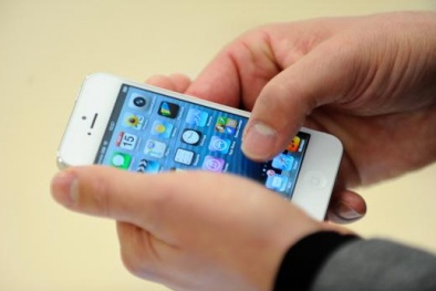 iPhone bị gián điệp nghe trộm mọi lúc